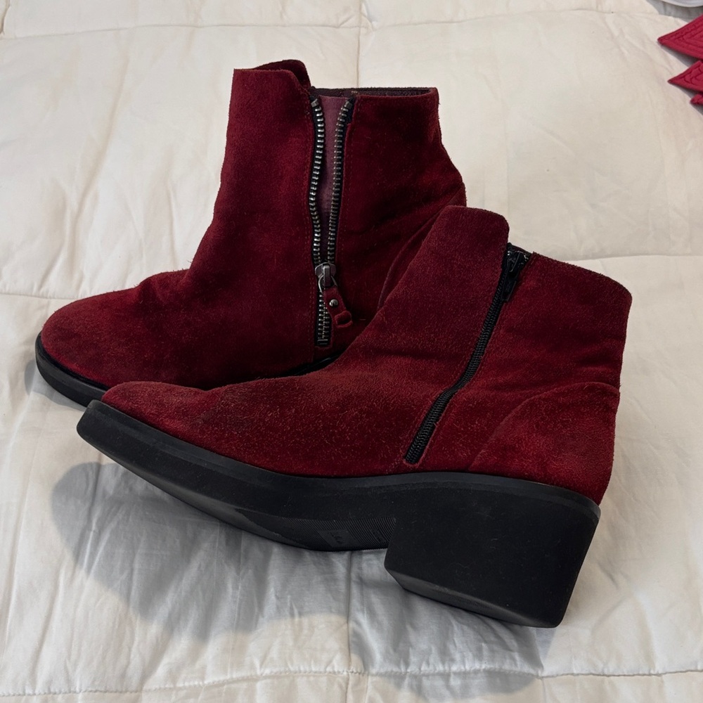 Vic Matie,oxblood, suede booties. 37
